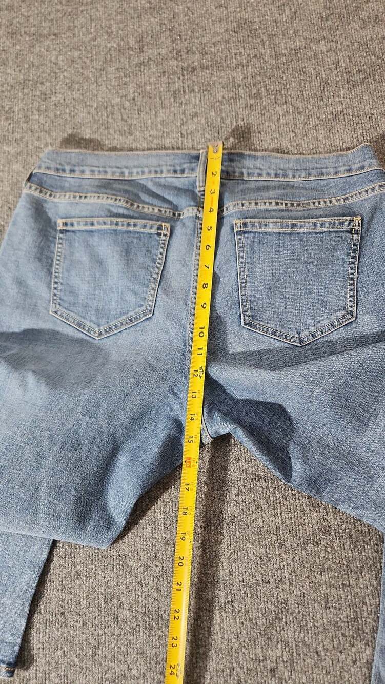Old Navy Boyfriend Mid-Rise Light Wash Denim Jeans Size 14 Regular - Picture 6 of 12